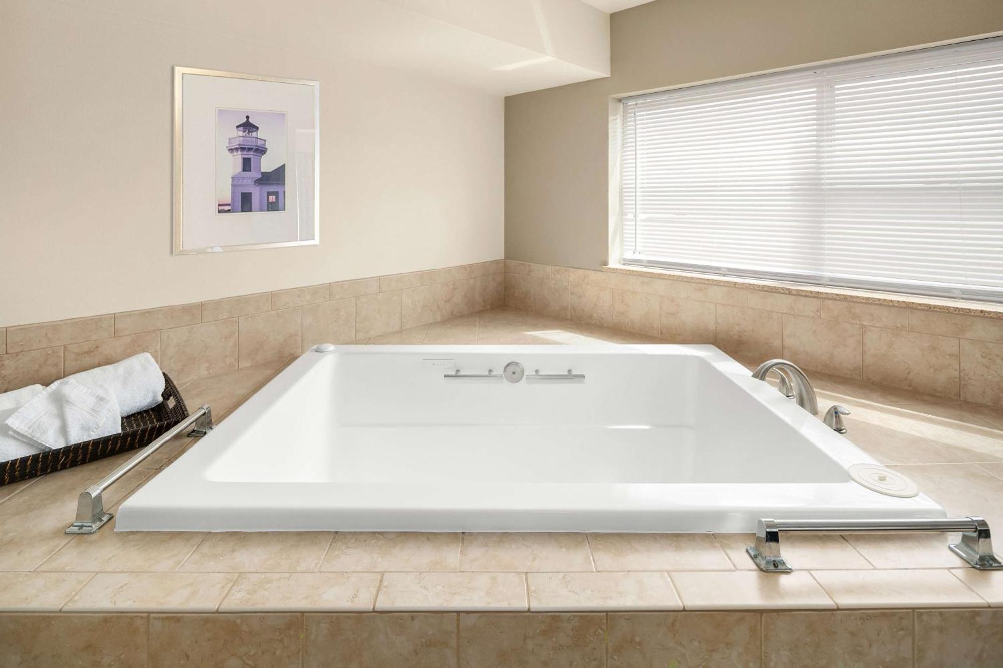 Executive Residency By Best Western Navigator Inn & Suites Everett Dış mekan fotoğraf
